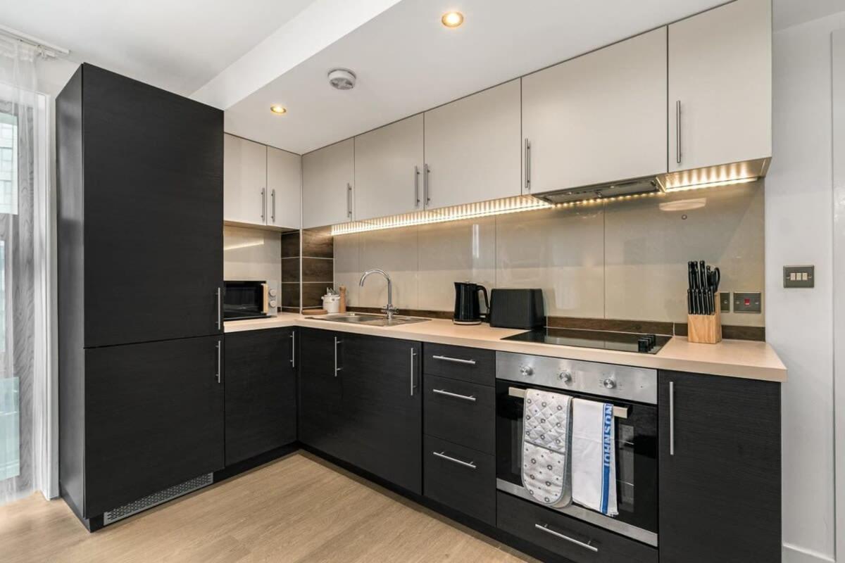 Modern 1 Bedroom Apartment In Woking Town Centre Exterior foto