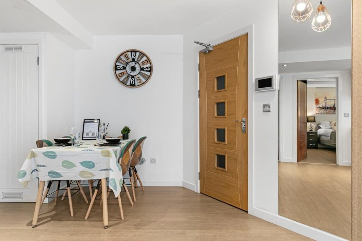Modern 1 Bedroom Apartment In Woking Town Centre Exterior foto